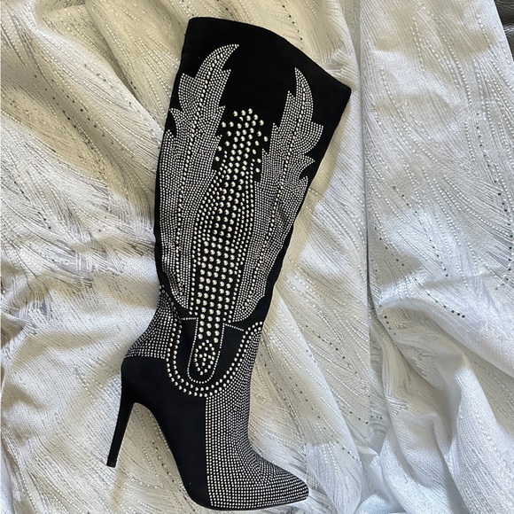 🆕Women Black Cape Robbin Knee-High Western Wide Calf Stiletto Heel Dress Boots - Picture 2 of 9